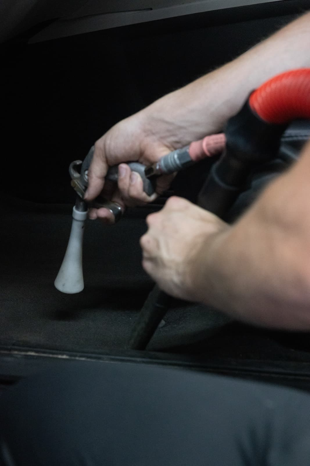 Interior extraction: blow and vacuum in the same pass